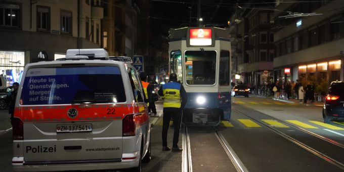 Unfall Zwischen Tram Und Velofahrerin In Z Rich Nau Ch