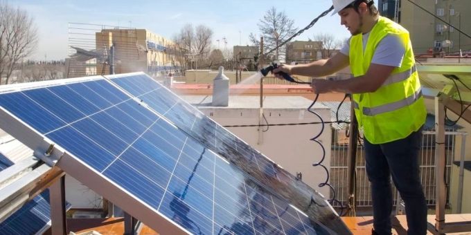 Solarenergie So Reinigen Sie Ihre Solaranlage Richtig Nau Ch