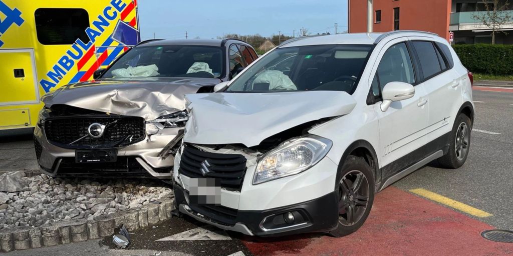 Zuchwil So Zwei Verletzte Bei Kollision Zwischen Zwei Autos