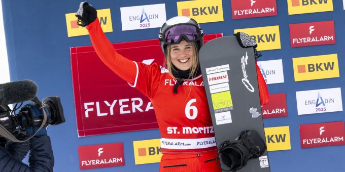 Snowboardcross Koblet Und Sophie Hediger Winken Vom Podest Nau Ch