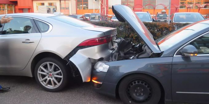 Auffahrkollision Zwischen Zwei Personenwagen