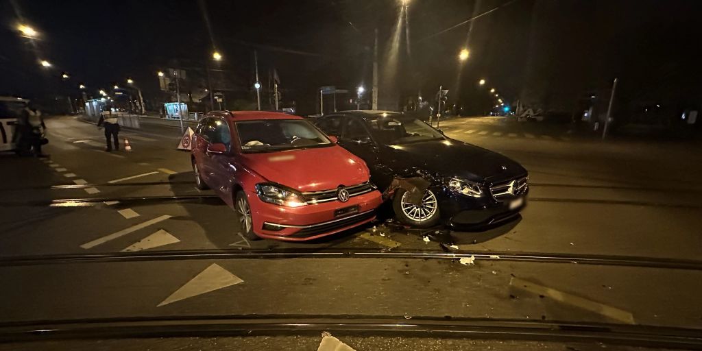 Basel Stadt Kollision Zwischen Zwei Personenwagen