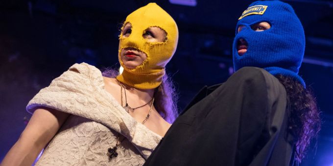 Pussy Riot Werden Mit Woody Guthrie Preis Ausgezeichnet