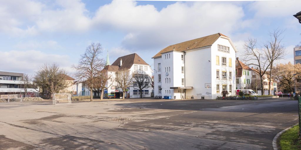 Birsfelden Durchfahrtskontrolle An Der Muttenzerstrasse