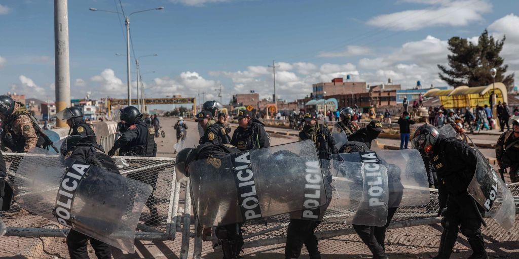 Peru Zusammenstösse zwischen Polizei und Demonstranten bei Protest