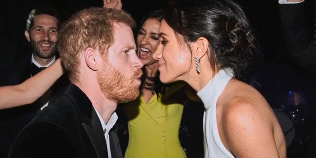 Prinz Harry Und Meghan Markle Zeigen Private Hochzeits Fotos