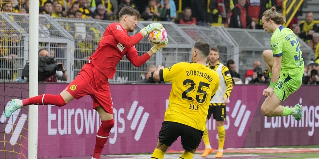 BVB Gregor Kobel erneut zum besten Bundesliga Goalie gekürt