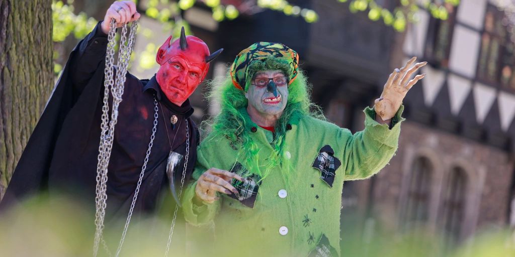 Hexen Und Teufel Feiern Walpurgisnacht Im Harz