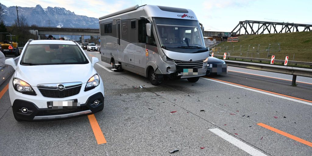 A3 Bei Buchs SG Frau Bei Kollision Mit Drei Fahrzeugen Verletzt