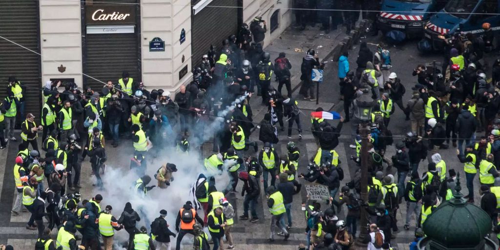 Mindestens Verletzte Bei Protesten Von Gelbwesten In Frankreich