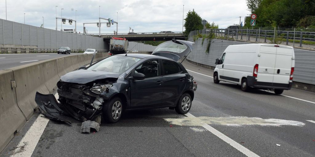 Luzern Unfall Auf Der A Zwischen Auto Und Lastwagen