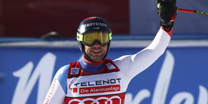 Beat Feuz fährt bei der Abfahrt von Bormio hinter Dominik Paris und Urs Kreyenbühl auf den dritten Rang. Beat Feuz