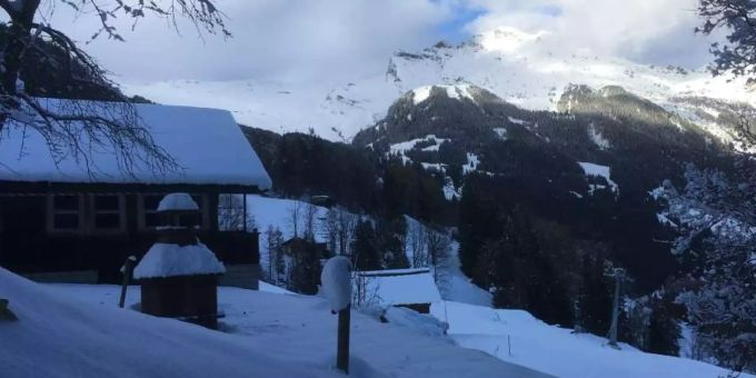 In Grindelwald BE liegt seit einer Woche viel Schnee. grindelwald schnee schweizer alpen