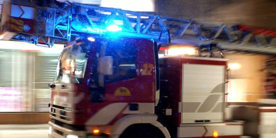 Ein Schulhausbrand in Wettingen ist am Donnerstagnachmittag glimpflich ausgegangen: (Symbolbild)