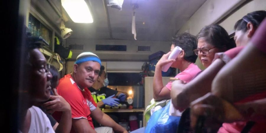 Insgesamt werden 300 Menschen im Krankenhaus behandelt