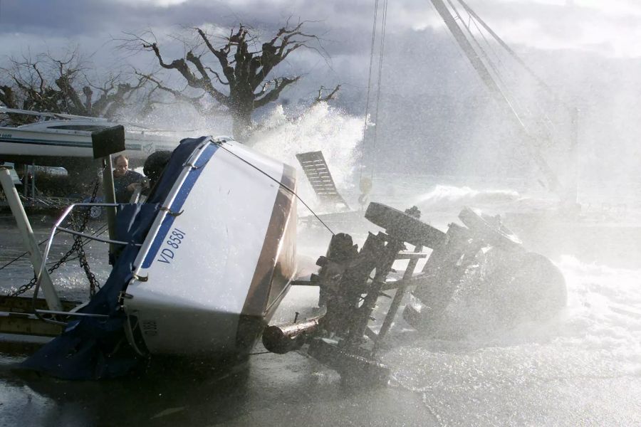 Ein Bild vom Sturm «Lothar» am Genfersee.