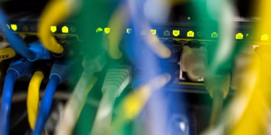 Unter Vorratsdatenspeicherung versteht man die flächendeckende, anlasslose Erfassung von Telefon- und Internetdaten der Nutzer. Foto: Matthias Balk