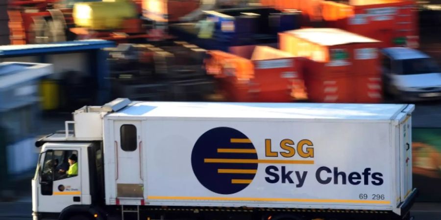 Fahrzeug der LSG Sky Chefs am Franfurter Flughafen