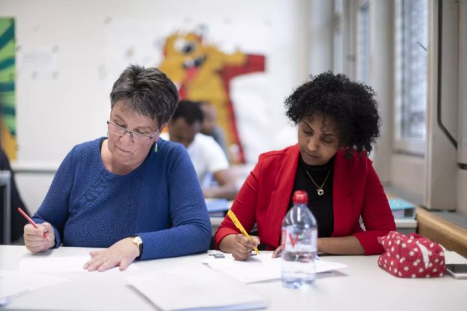 Flüchtlingsfrauen sollen in der Schweiz stärker unterstützt werden. integration