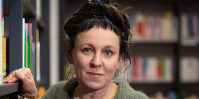 Die polnische Autorin Olga Tokarczuk schreibt schon wieder. Foto: Friso Gentsch/dpa Die polnische Autorin Olga Tokarczuk schreibt schon wieder. Foto: Friso Gentsch/dpa