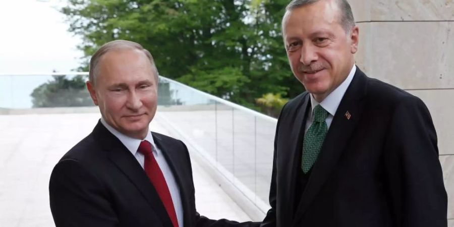 Entschlossene Kriegsherren: Kreml-Chef Wladimir Putin (l.) und der türkische Präsident Recep Tayyip Erdogan. Foto: Yuri Kochetkov/Pool EPA/AP/dpa/Archiv