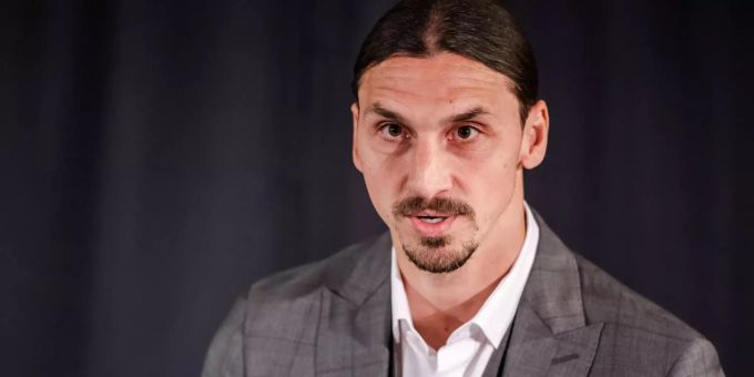 Zlatan Ibrahimovic spricht während einer Pressekonferenz anlässlich der Enthüllungsfeier seiner Statue. Zlatan Ibrahimovic