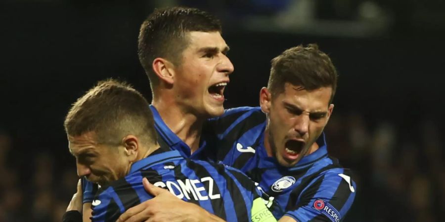 Der Schweizer Nationalspieler Remo Freuler (rechts) reitet mit seinem Klub Atalanta Bergamo derzeit auf einer Erfolgswelle