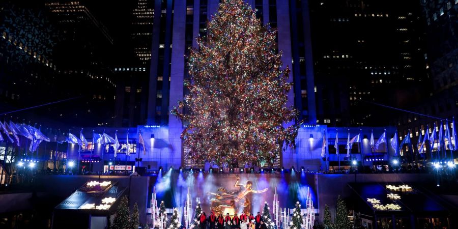 Der Weihnachtsbaum am Rockefeller Center ist zum 90. Mal angeknipst worden.