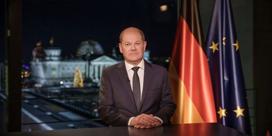 Es gehe «ein schweres Jahr zu Ende», so Kanzler Olaf Scholz. Hier bei der Neujahrsansprache im Kanzleramt.