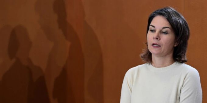 Bundesaussenministerin Annalena Baerbock ukraine krieg