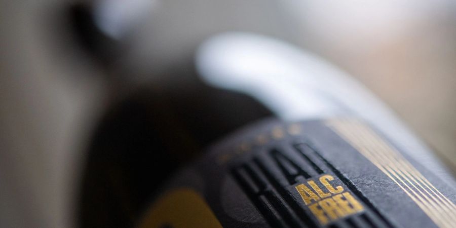 Was den Wumms betrifft, kann alkoholfreier Sekt mit «echtem» mithalten, so das Fazit von Öko-Test.