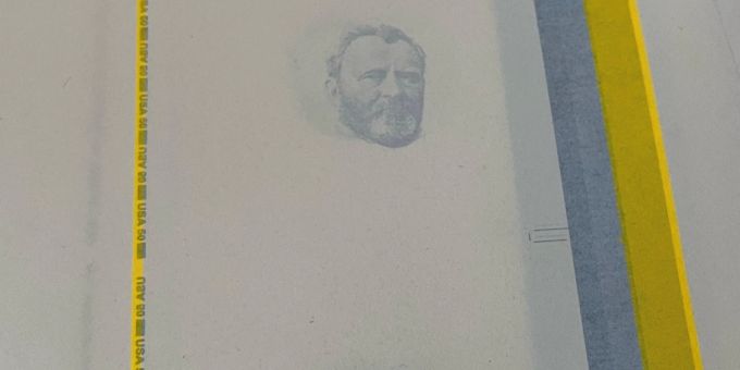 Dazu erwischten die Behörden zwei Männer in flagranti, welche gerade US-Dollar-Noten am herstellen waren. Urdorf ZH