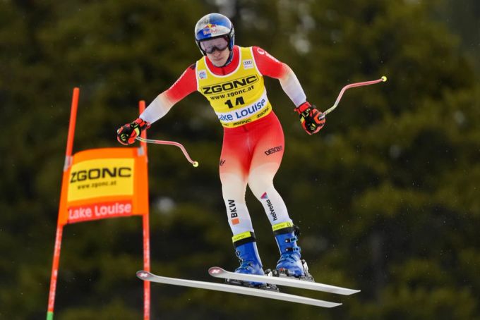 Marco Odermatt beschwert sich nach dem Training in Lake Louise über die unberechenbare Piste. marco odermatt