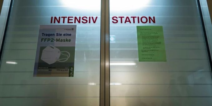 Tür in einem Berliner Krankenhaus Tür in einem Berliner Krankenhaus
