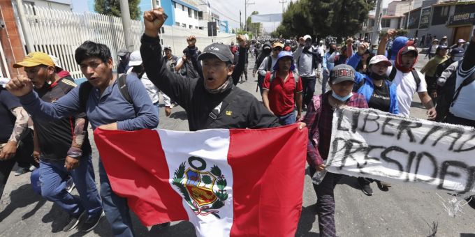 Unterstützer von Pedro Castillo protestieren in Peru. (AP Photo/Fredy Salcedo) Peru Political Crisis
