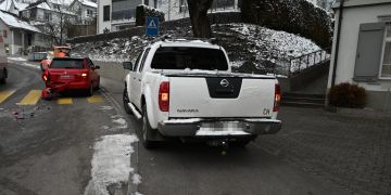 Oberuzwil: Auffahrunfall zwischen Pick-up und Auto