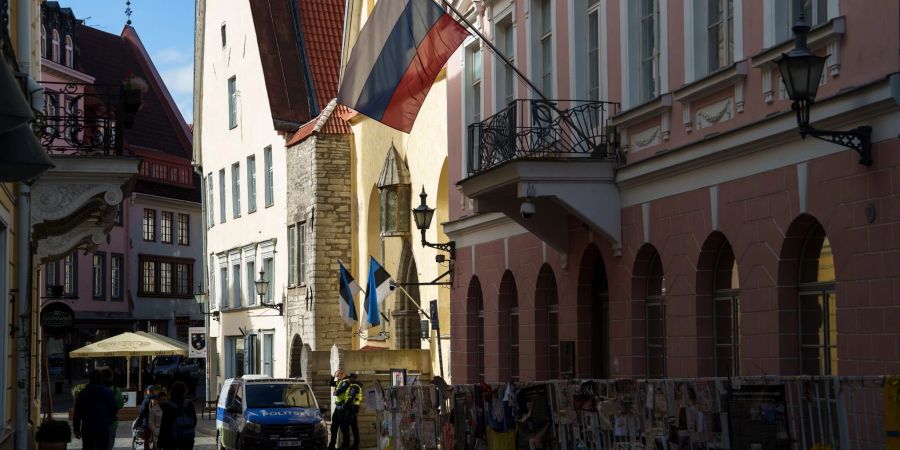 Die der ussischen Botschaft in Tallinn.