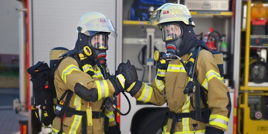 Feuerwehr Mann Uniform Kollegen Auto