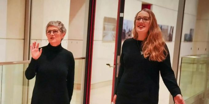 Britta Hasselmann (links) und Katharina Dröge (rechts) haben den neuen Gesetzesvorschlag vorgelegt. Foto: Kay Nietfeld/dpa spd grüne