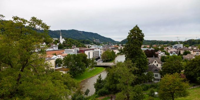 Aussicht über den Fluss Sihl und Adliswil. Aussicht über den Fluss Sihl und Adliswil.
