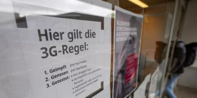 Einige Unternehmen fordern eine gesetzliche 3G-Regel für Büros und Produktionshallen. Foto: Sebastian Gollnow/dpa Einige Unternehmen fordern eine gesetzliche 3G-Regel für Büros und Produktionshallen. Foto: Sebastian Gollnow/dpa