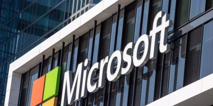 Das Logo von Microsoft hängt an der Fassade eines Bürogebäudes in der Parkstadt Schwabing. Foto: Peter Kneffel/dpa Das Logo von Microsoft hängt an der Fassade eines Bürogebäudes in der Parkstadt Schwabing. Foto: Peter Kneffel/dpa