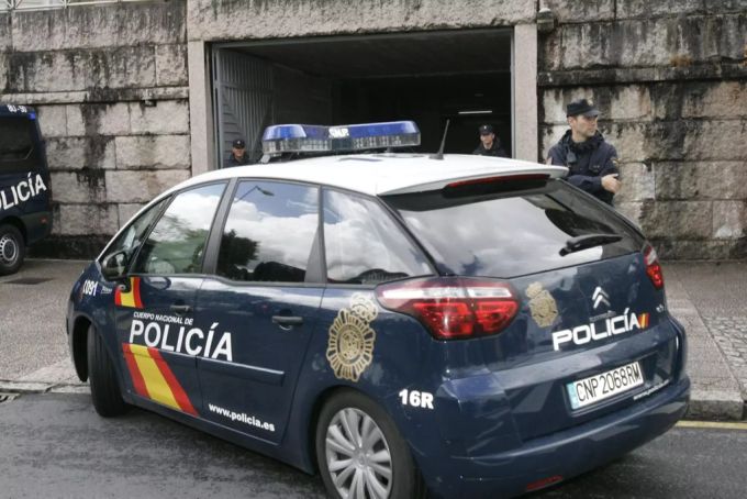 Die Polizei sucht mittlerweile nach den beiden «Fans». (Symbolbild) Polizei Spanien