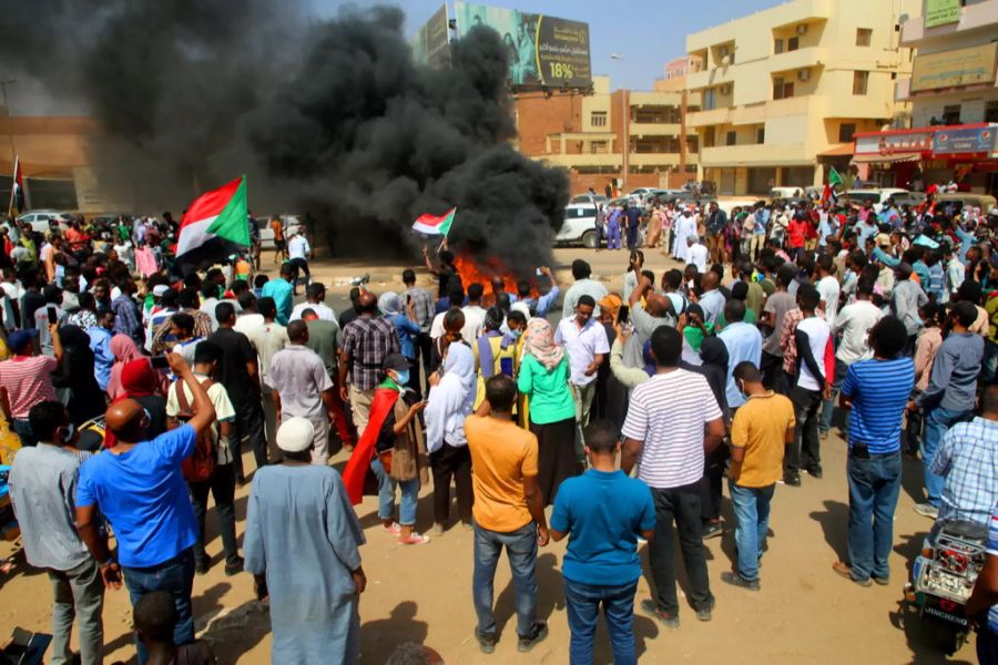 Protestierende Sudanesen