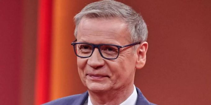 Entertainer Günther Jauch steht beim RTL- Jahresrückblick «Menschen, Bilder, Emotionen 2020» im Studio. (Archivbild). Foto: Henning Kaiser/dpa Günther jauch menschen bilder Emotionen