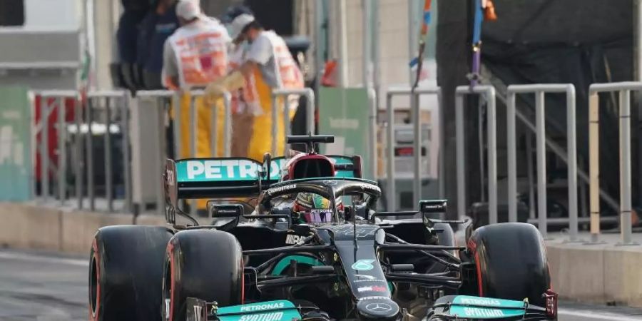Startet in Katar von der Pole Position: Lewis Hamilton. Foto: Hasan Bratic/dpa