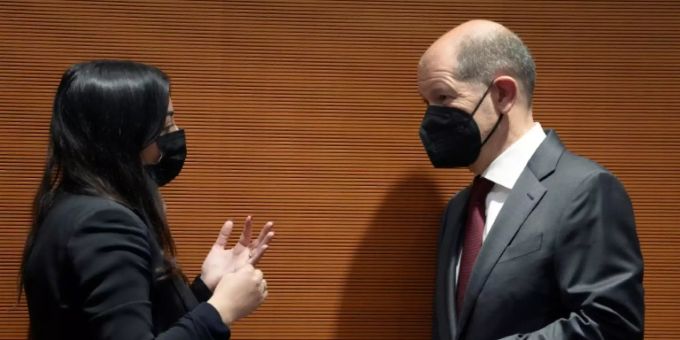 Reem Alabali-Radovan mit Olaf Scholz Reem Alabali-Radovan mit Olaf Scholz