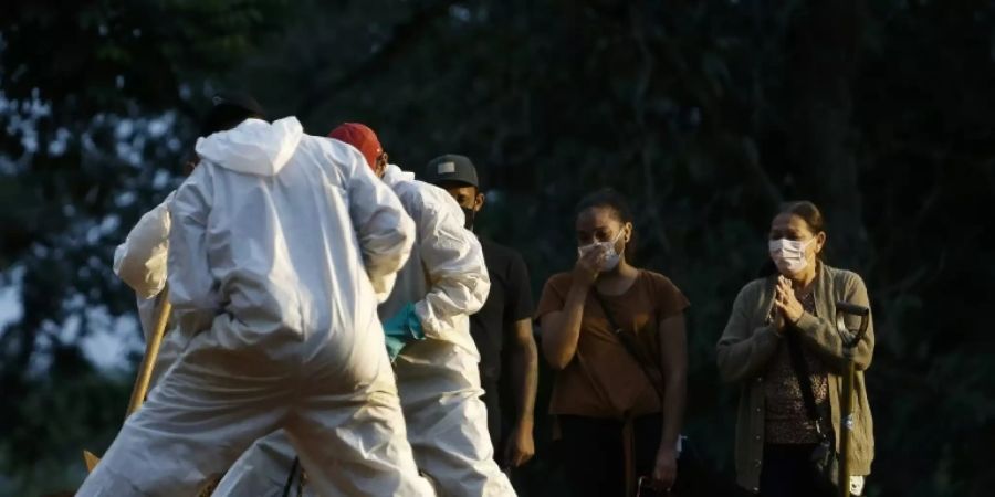 Beerdigung eines Covid-Toten in Brasilien