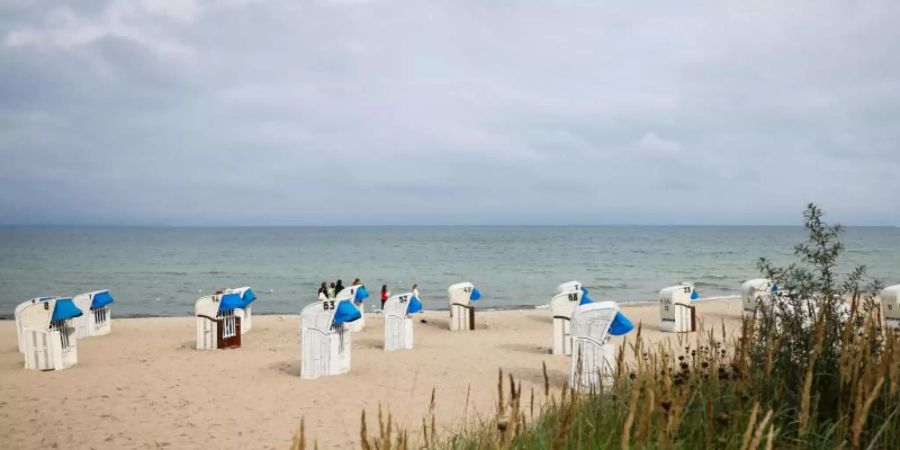 Urlauber mit einer Ostseecard können ab 2022 kostenlos den Nahverkehr in Schleswig-Holstein nutzen. Timmendorfer Strand ist einer der teilnehmenden Orte an dem Modellprojekt. Foto: Christian Charisius/dpa/Archiv