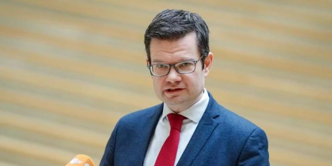 Justizminister Marco Buschmann (FDP) plant ein neues gesetzliches Modell für Lebensgemeinschaften. Foto: Kay Nietfeld/dpa Justizminister Marco Buschmann (FDP) plant ein neues gesetzliches Modell für Lebensgemeinschaften. Foto: Kay Nietfeld/dpa
